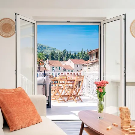 Pharos Sunset - Center *