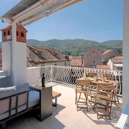 Pharos Sunset - Center