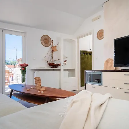 Pharos Sunset - Center